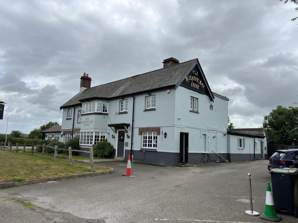 Lot: 120 - FREEHOLD PUBLIC HOUSE - Former Botany Bay Inne Winterbourne Zelston